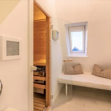 Strandgut Og Морзум